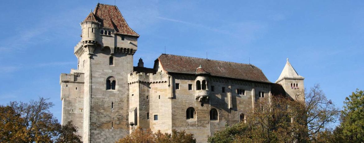 Naturpark Föhrenberge - Burg Liechtenstein