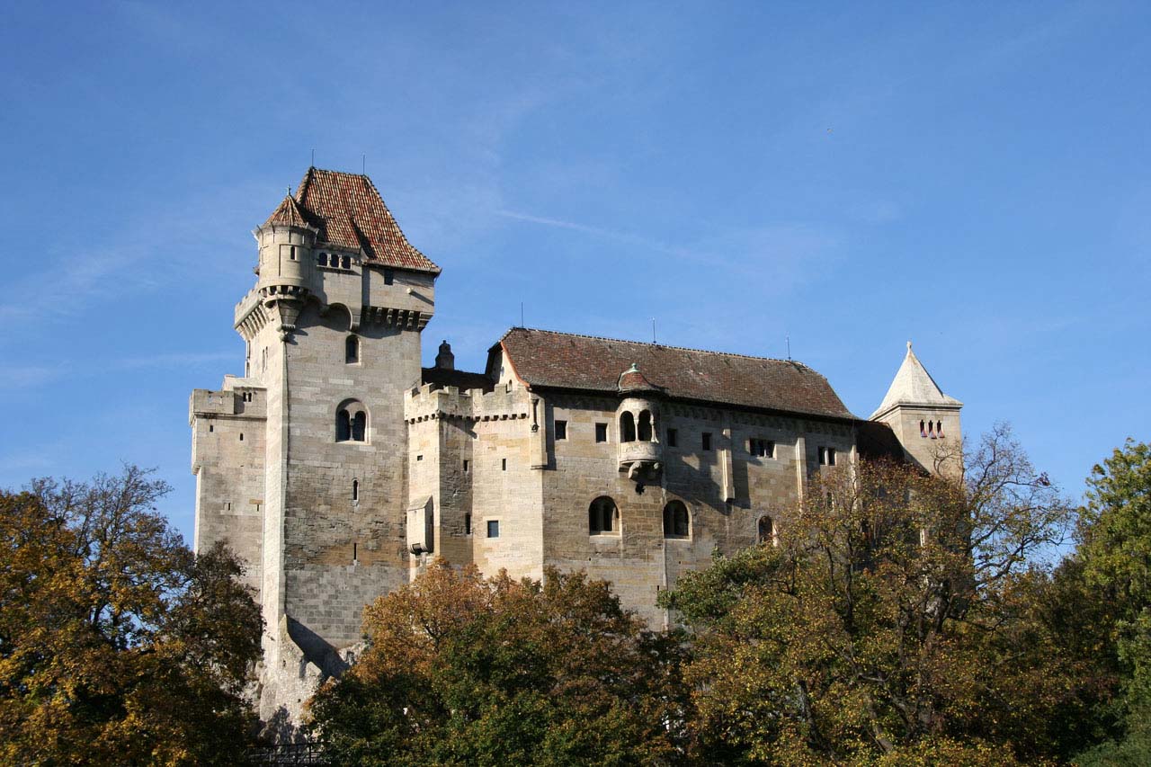 Naturpark Föhrenberge - Burg Liechtenstein