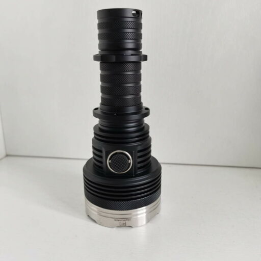 NIGHTWATCH NS14R V2 - Taschenlampe mit 14x SFQ55.4 LEDs für bis zu 30.000 Lumen