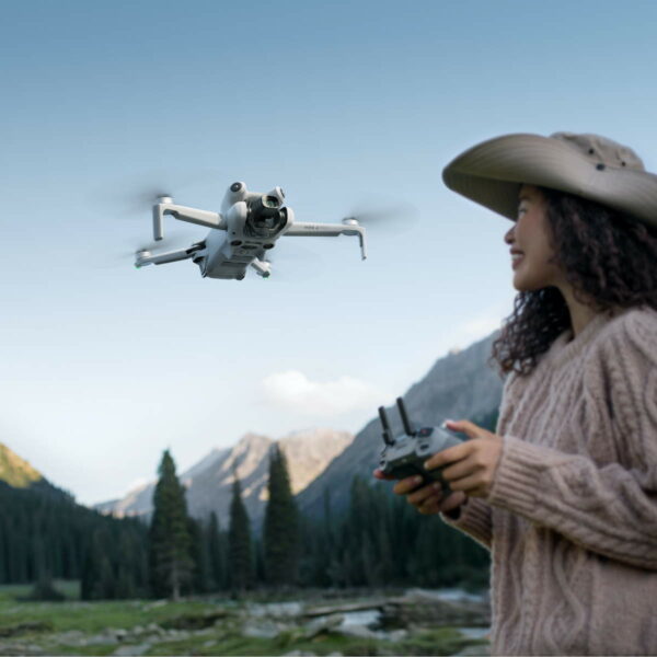 DJI Mini 4 Pro - All-in-One Leichtkameradrohne mit Rundum-Sensorik – Bild 8