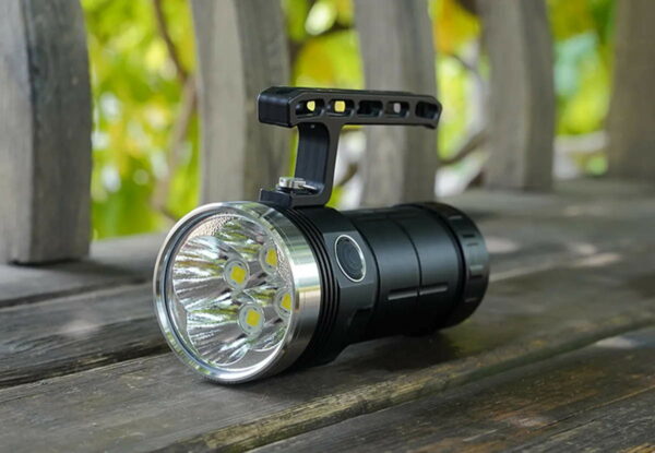 AMUTORCH DM70 - Taschenlampe mit 4x XHP70.3 LEDs für 23000 Lumen – Bild 6